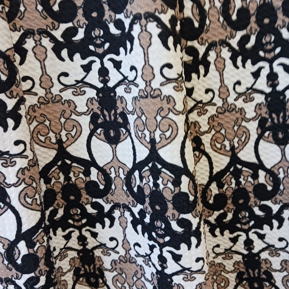 HAANI WOMAN DRESS 2Xcolors white, black , brown, pattern designs. - Picture 8 of 9